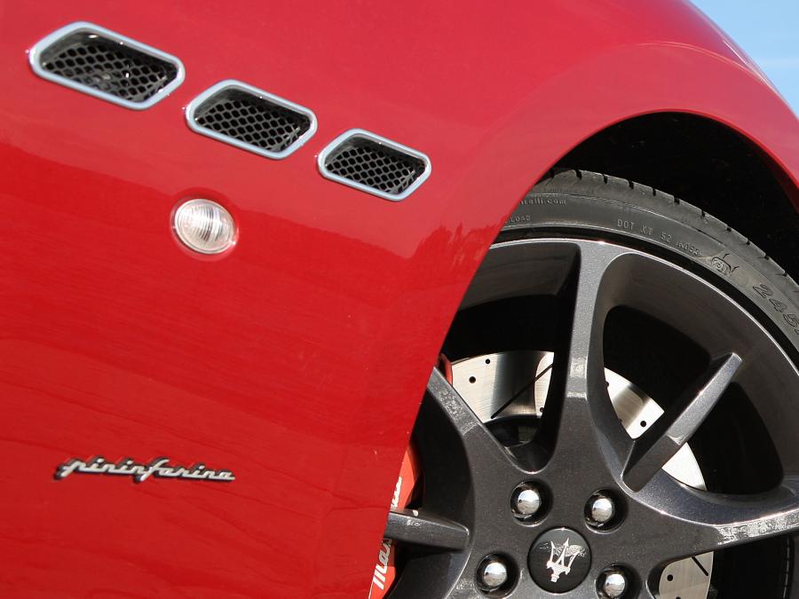  Maserati GranCabrio Sport 2011 года  (фото 7 из 107)